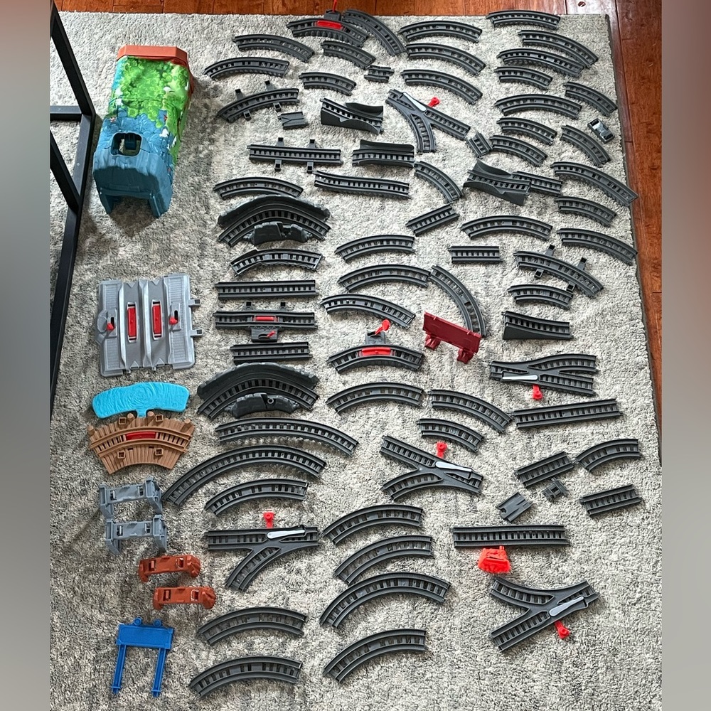 Trackmaster train tracks Huge Lot 86 pieces tunnel bridges curved straight piece